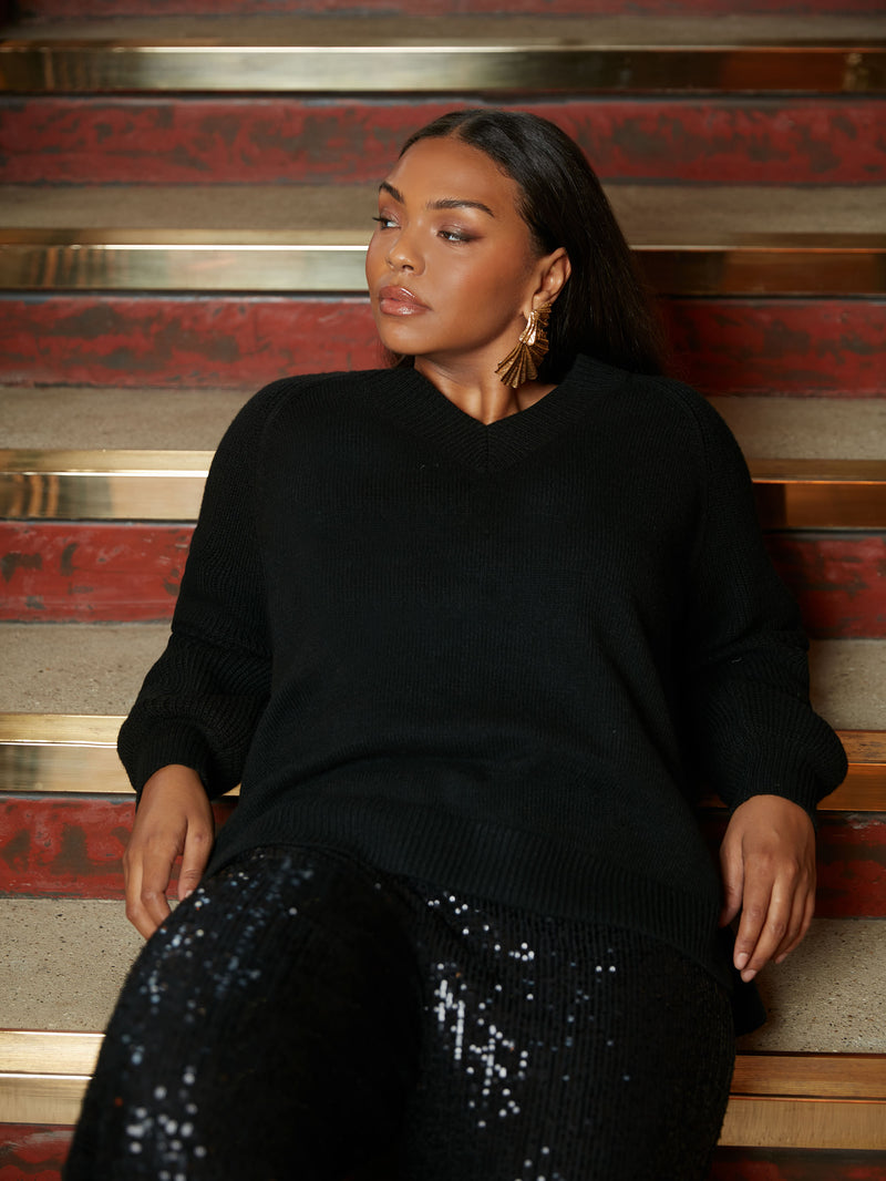 Black Textured Knitted V-Neck Jumper