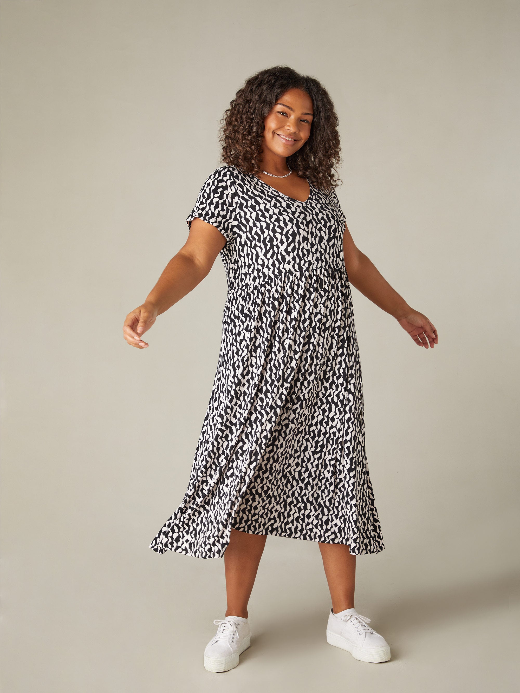 Mono Curl Print Jersey Short Sleeve Midi Dress