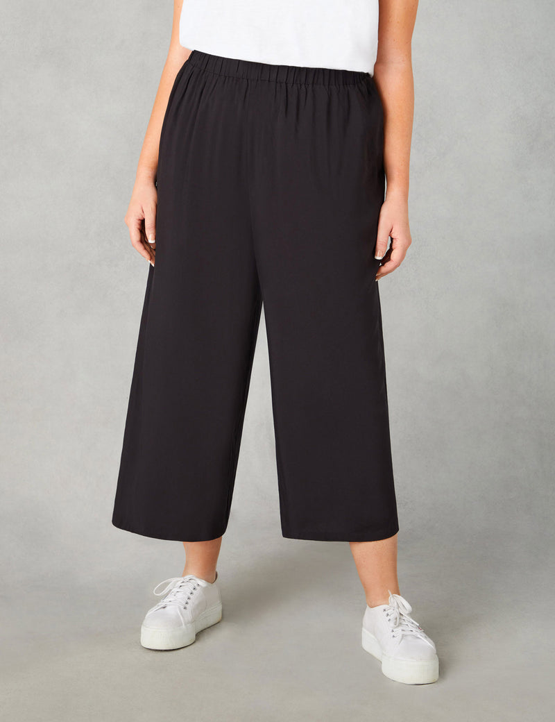 Black Pull-On Cropped Trousers