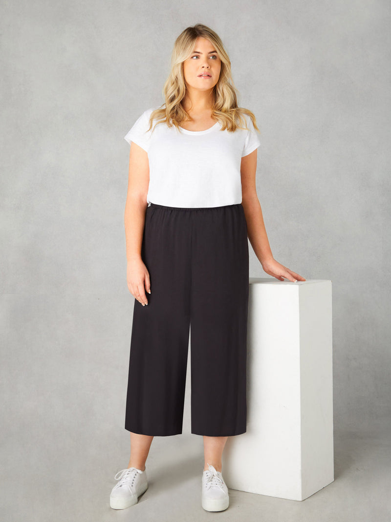Black Pull-On Cropped Trousers