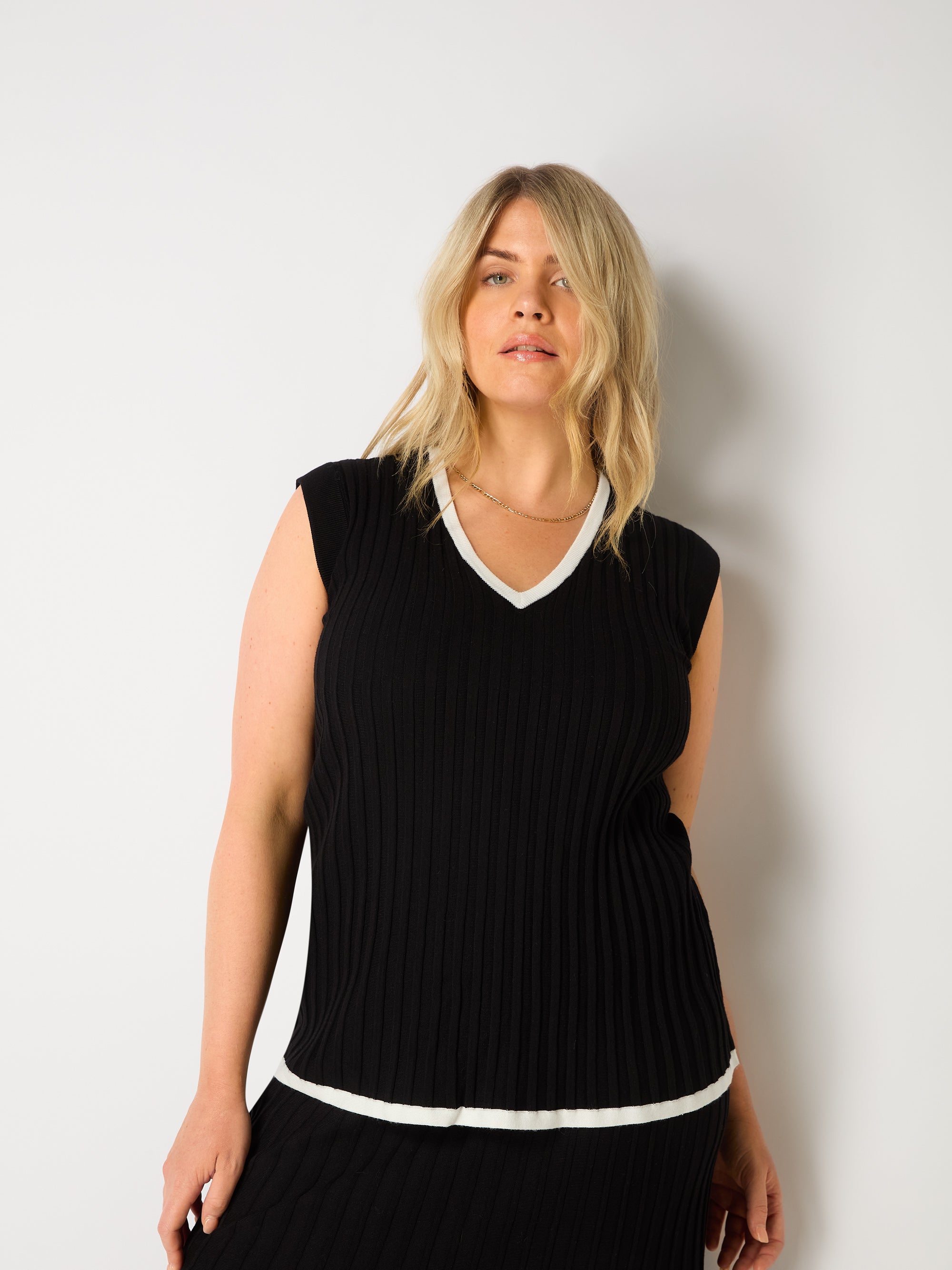 Black Contrast Tipping Knitted Top