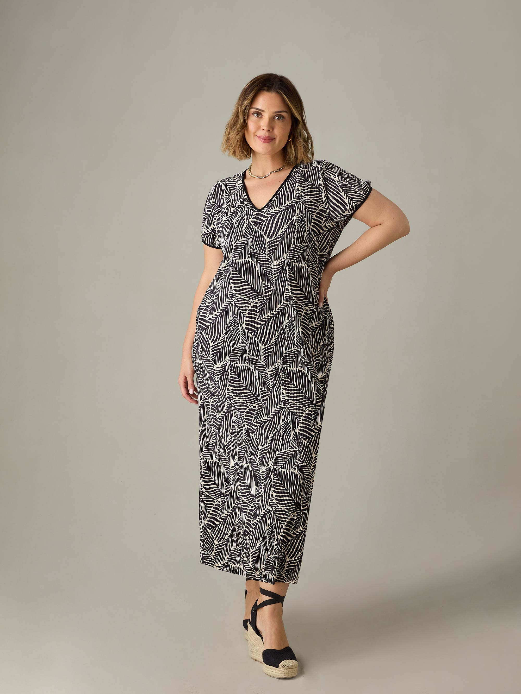 Mono Leaf Print Plisse Maxi Dress