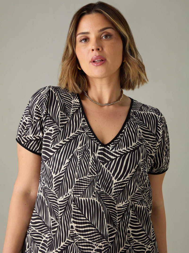 Mono Leaf Print Plisse Maxi Dress