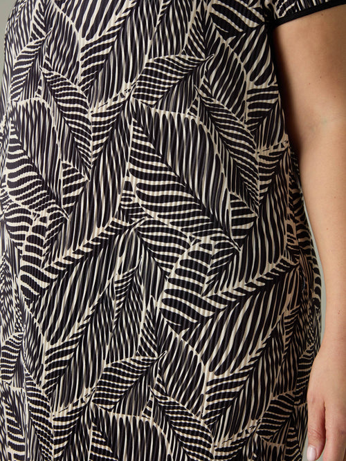 Mono Leaf Print Plisse Maxi Dress