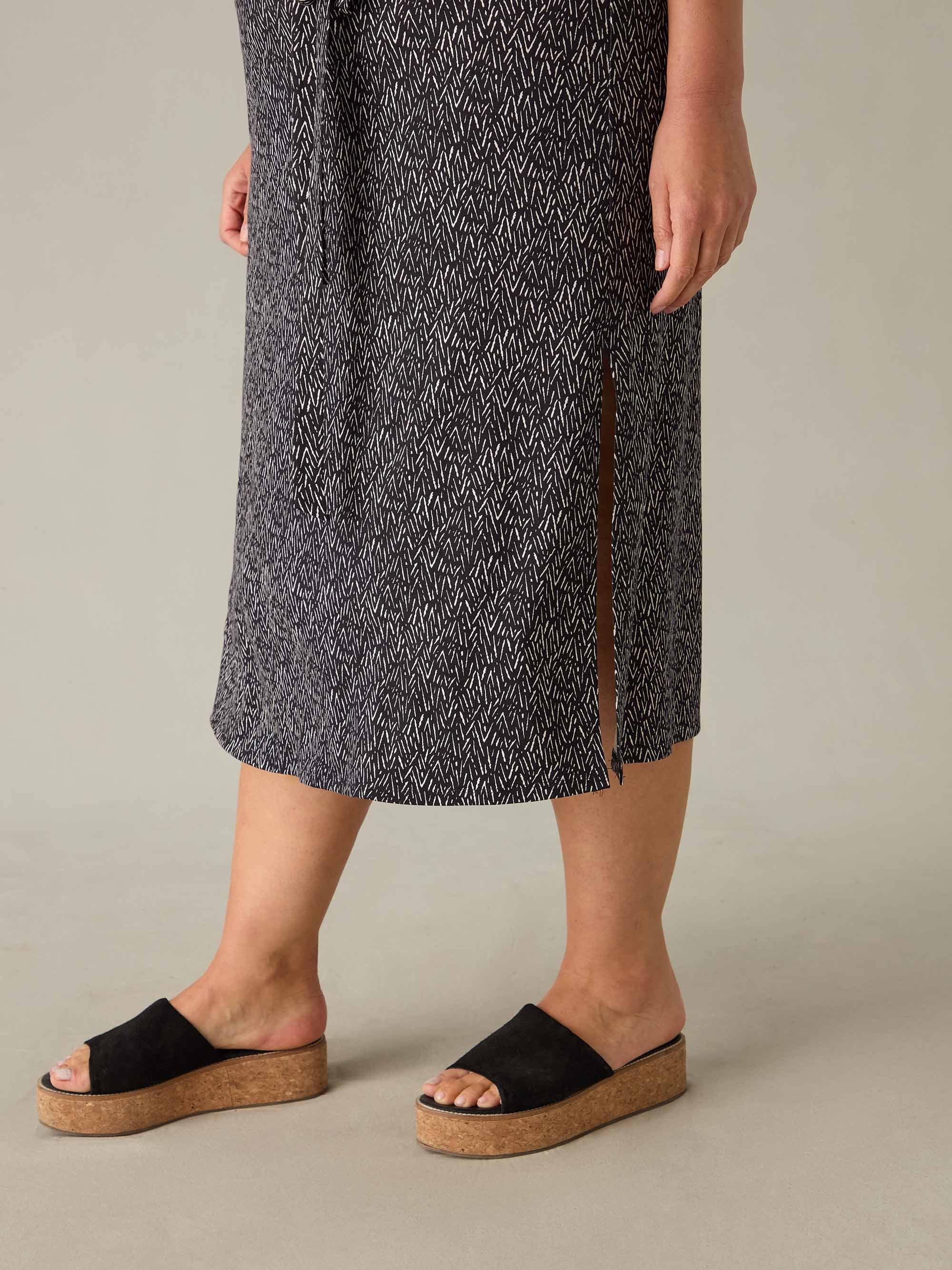 Mono Dash Print Jersey V-Neck Midi Dress