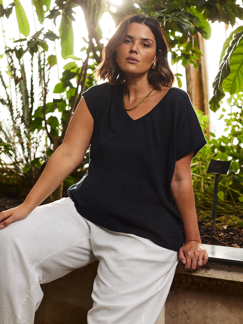 Navy Linen Blend V-Neck Knitted Top