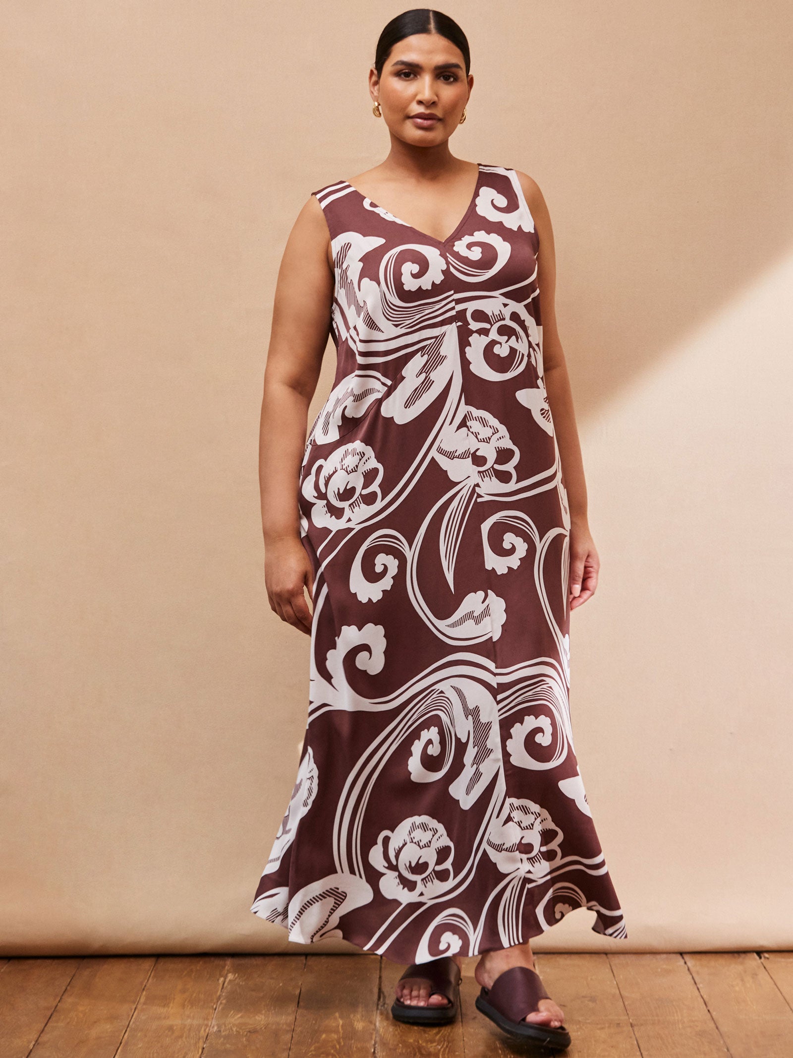 ドレス Original paisley pattern dress Chocolate Brown Paisley V Neck Maxi Swing Dress
