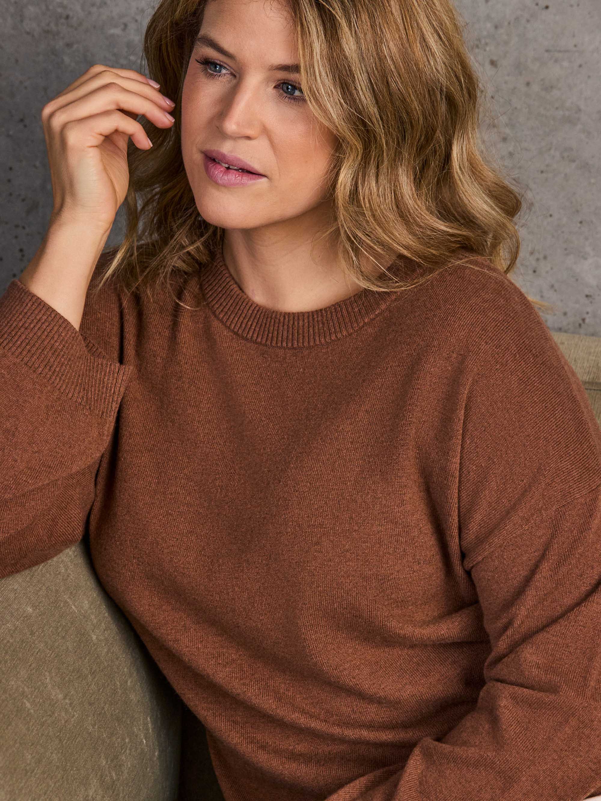 Chestnut Round Neck Knitted Jumper With Cashmere