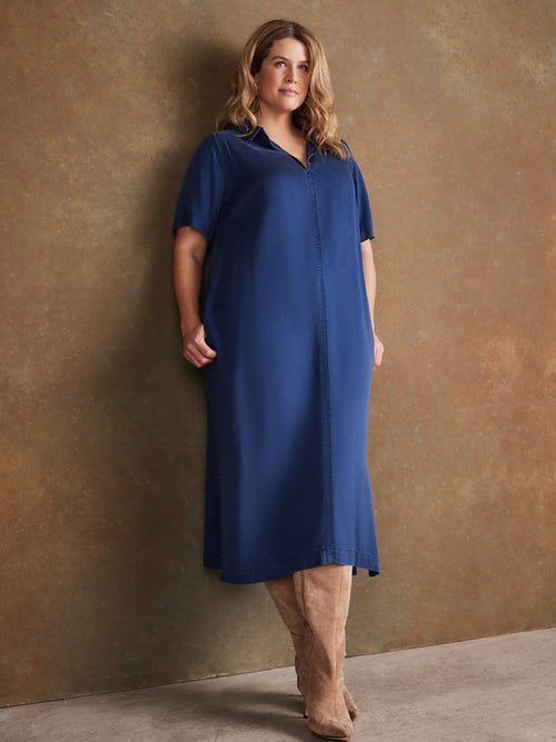 Curve navy V neckline dress with short sleeves and easy slip-on fit