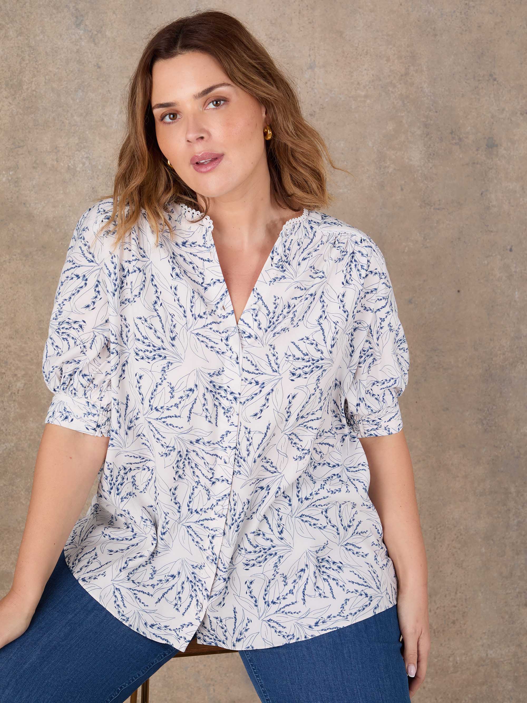 Blue print short sleeve top with relaxed fit

