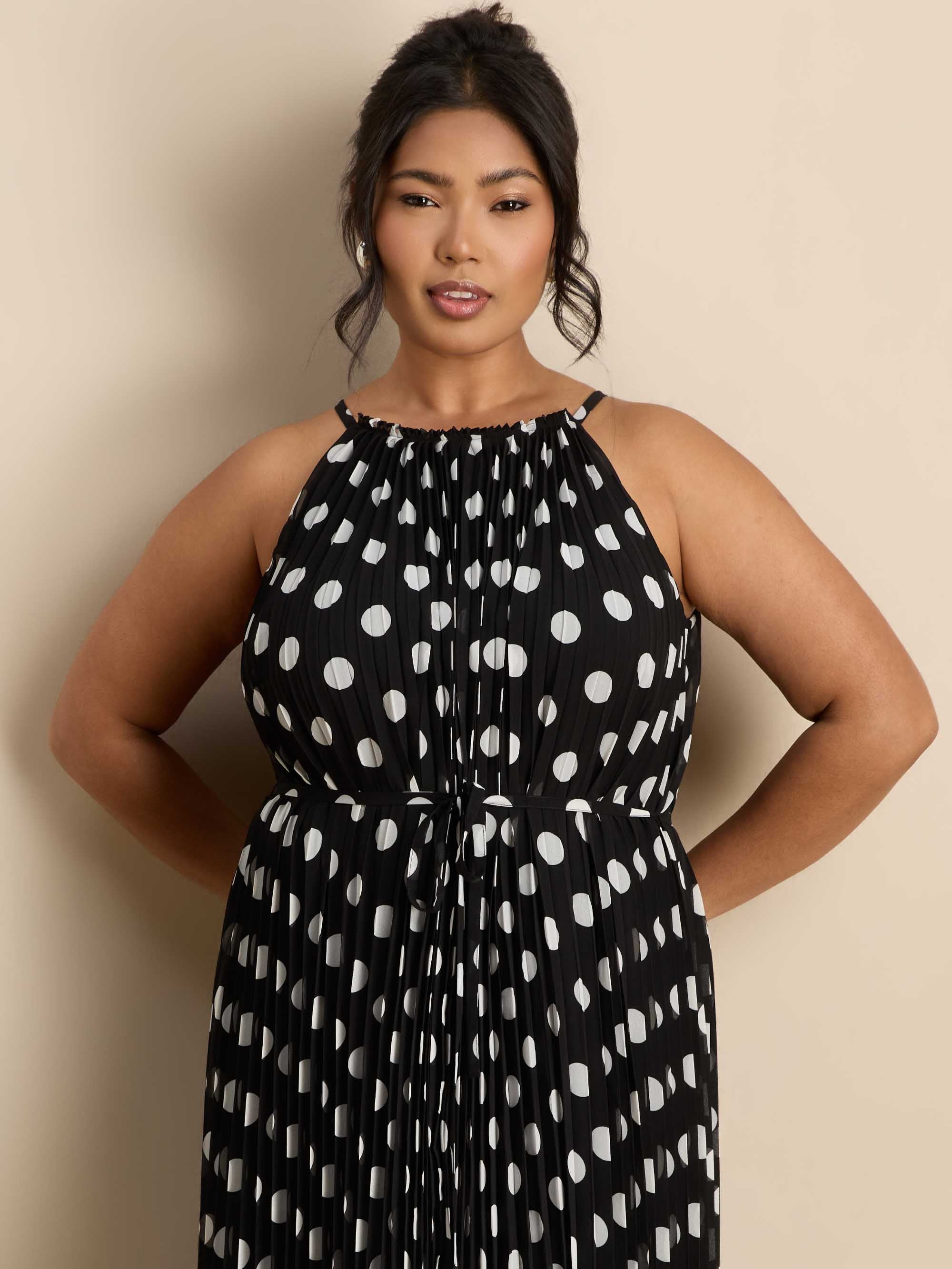 Black And White Spot Print Halter Neck Pleated Maxi Dress