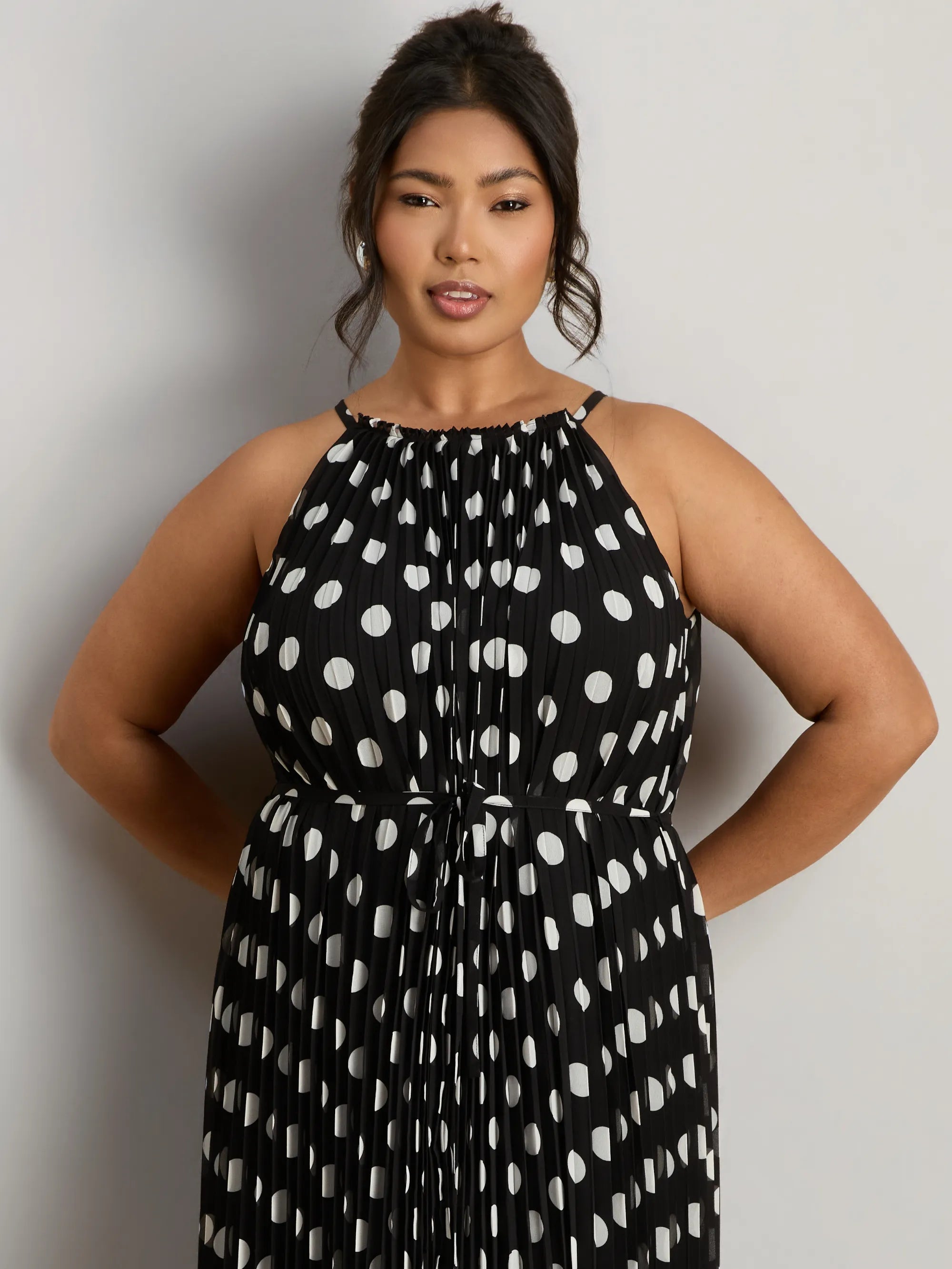 Black And White Spot Print Halter Neck Pleated Maxi Dress
