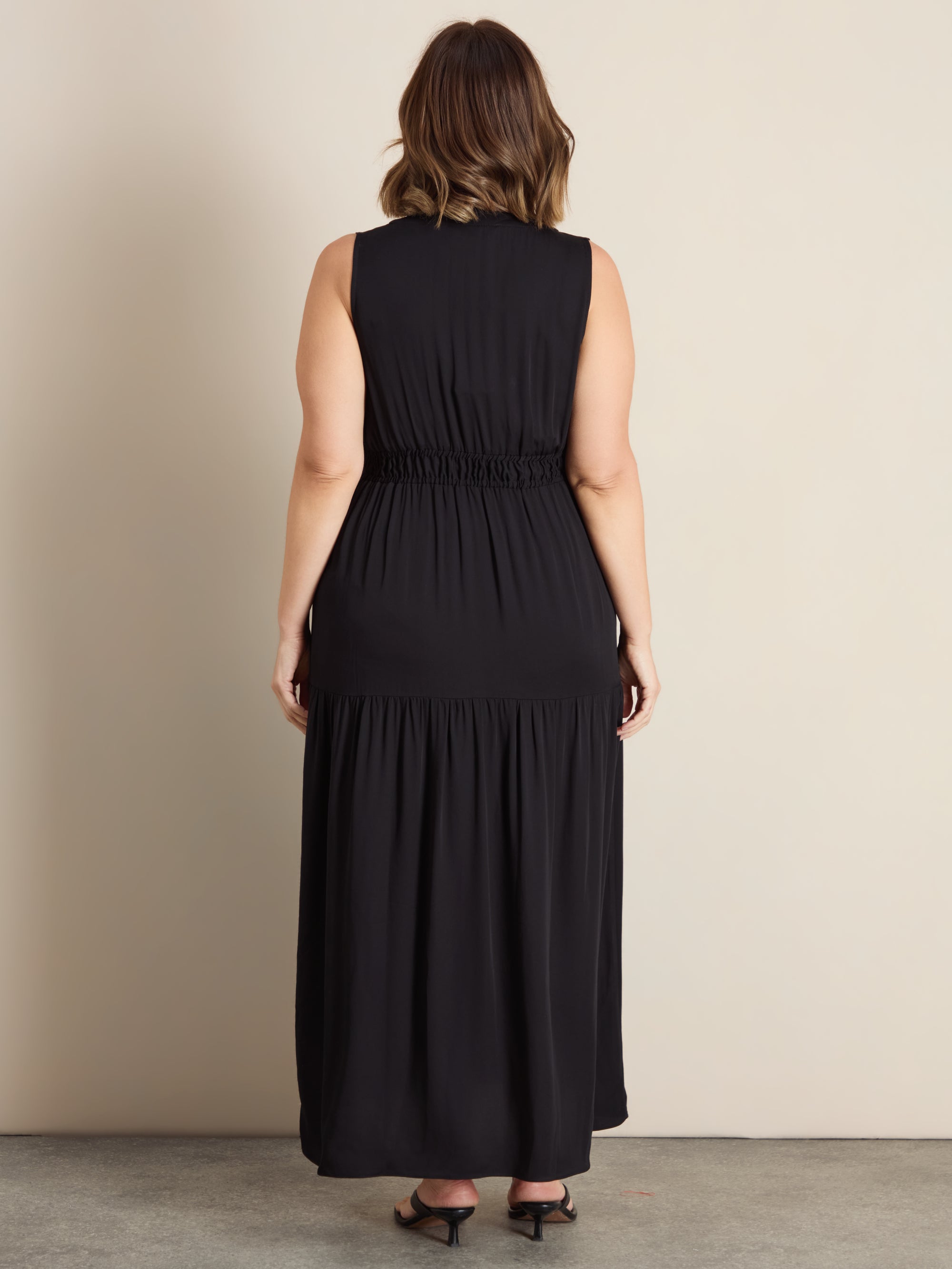 Curve shirred tier maxi dress with a V-neckline, elasticated bodice, drop waist and flowing gathered skirt.