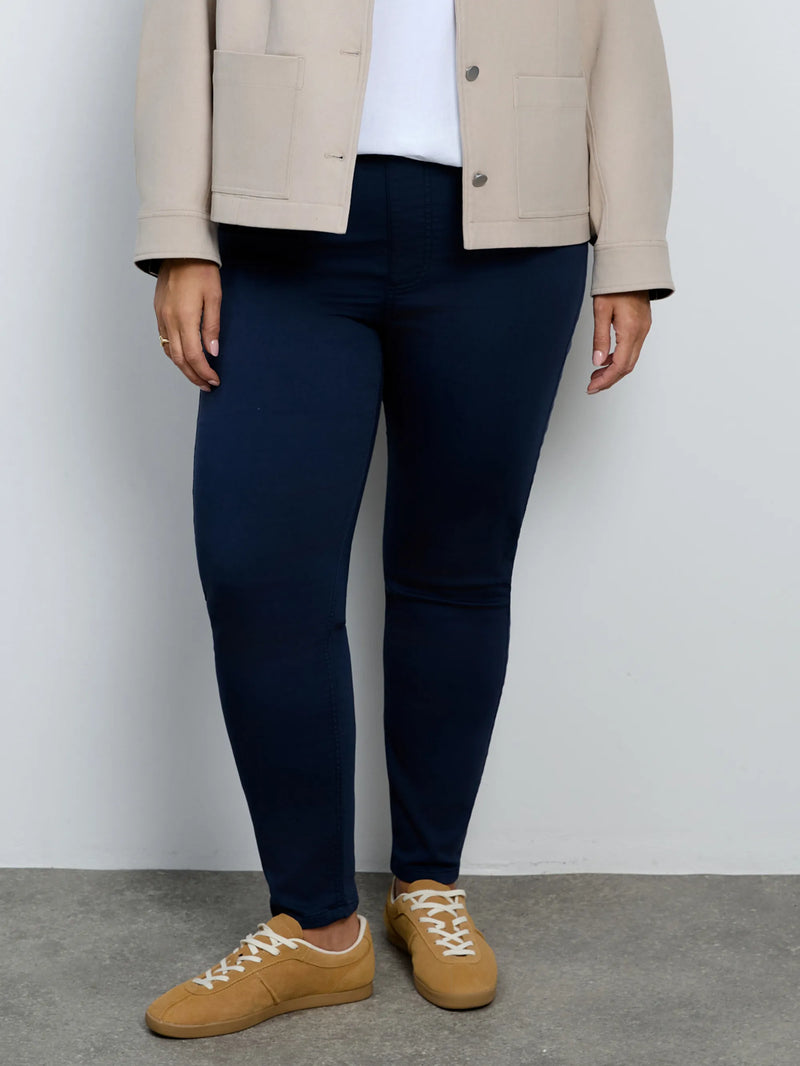 Petite Navy Regular Jegging