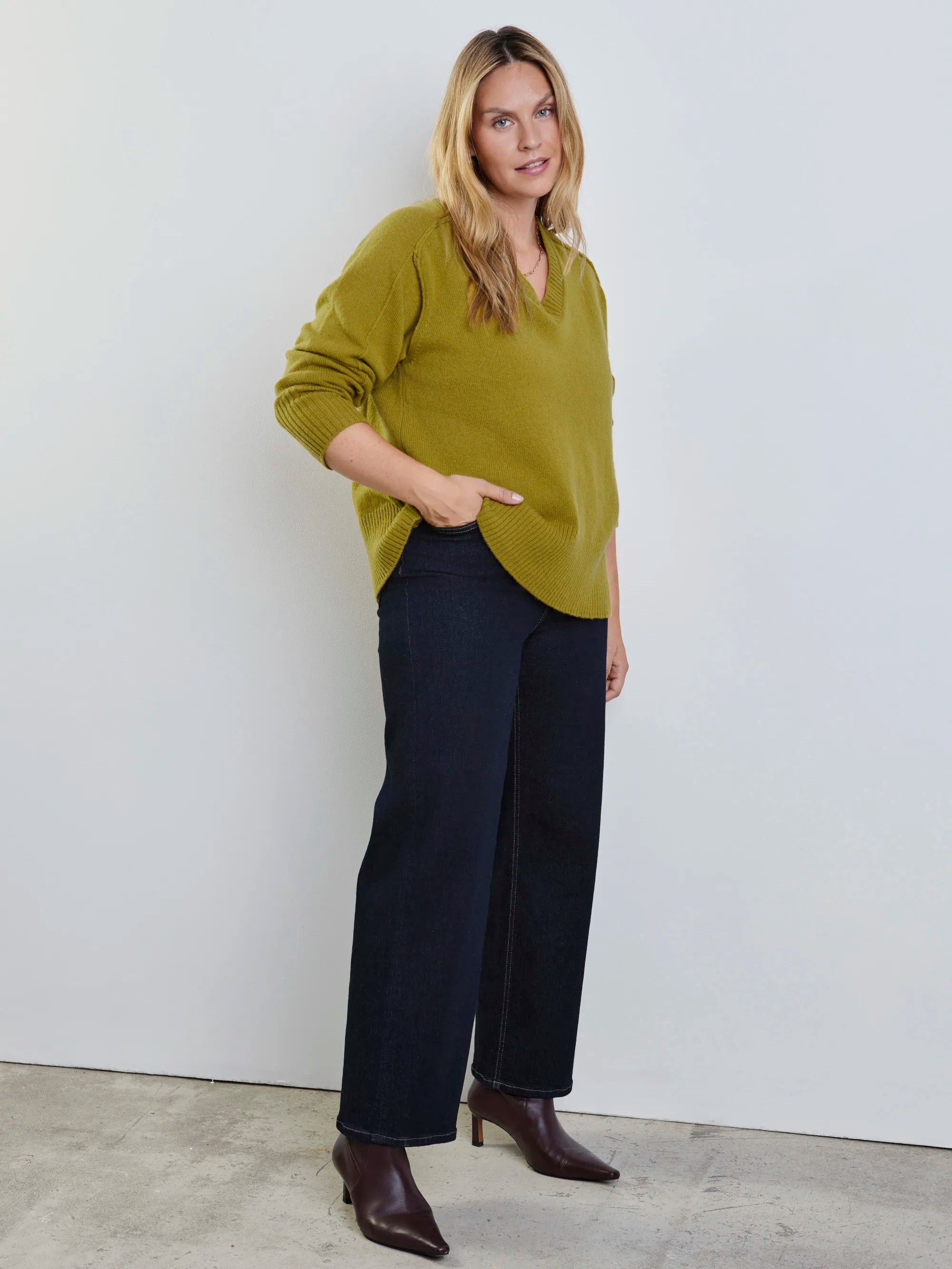 Plus size chartreuse V-neck jumper