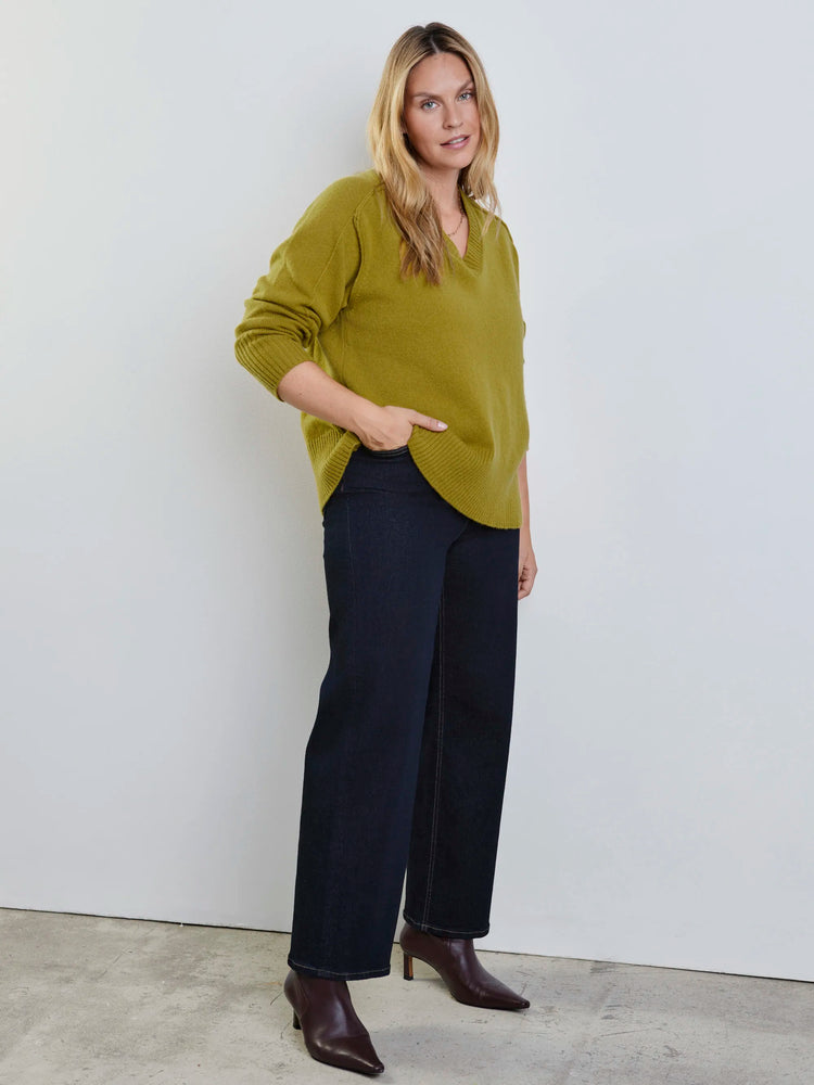 Plus size chartreuse V-neck jumper