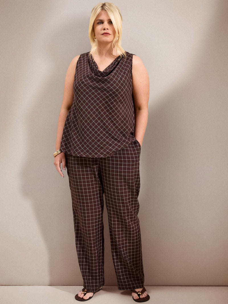 Plus size brown check straight leg trousers featuring a flat front, comfortable elasticated waistband and side pockets.