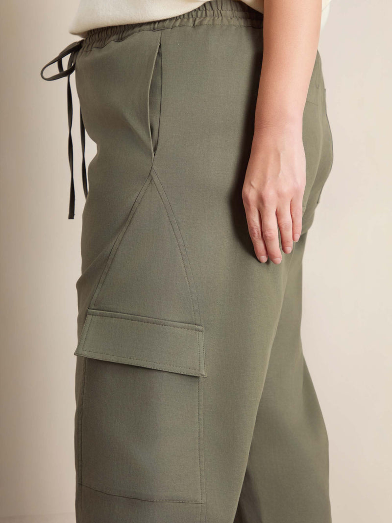 Plus Size Khaki Horseshoe Barrel Leg Trousers with Drawstring Waist