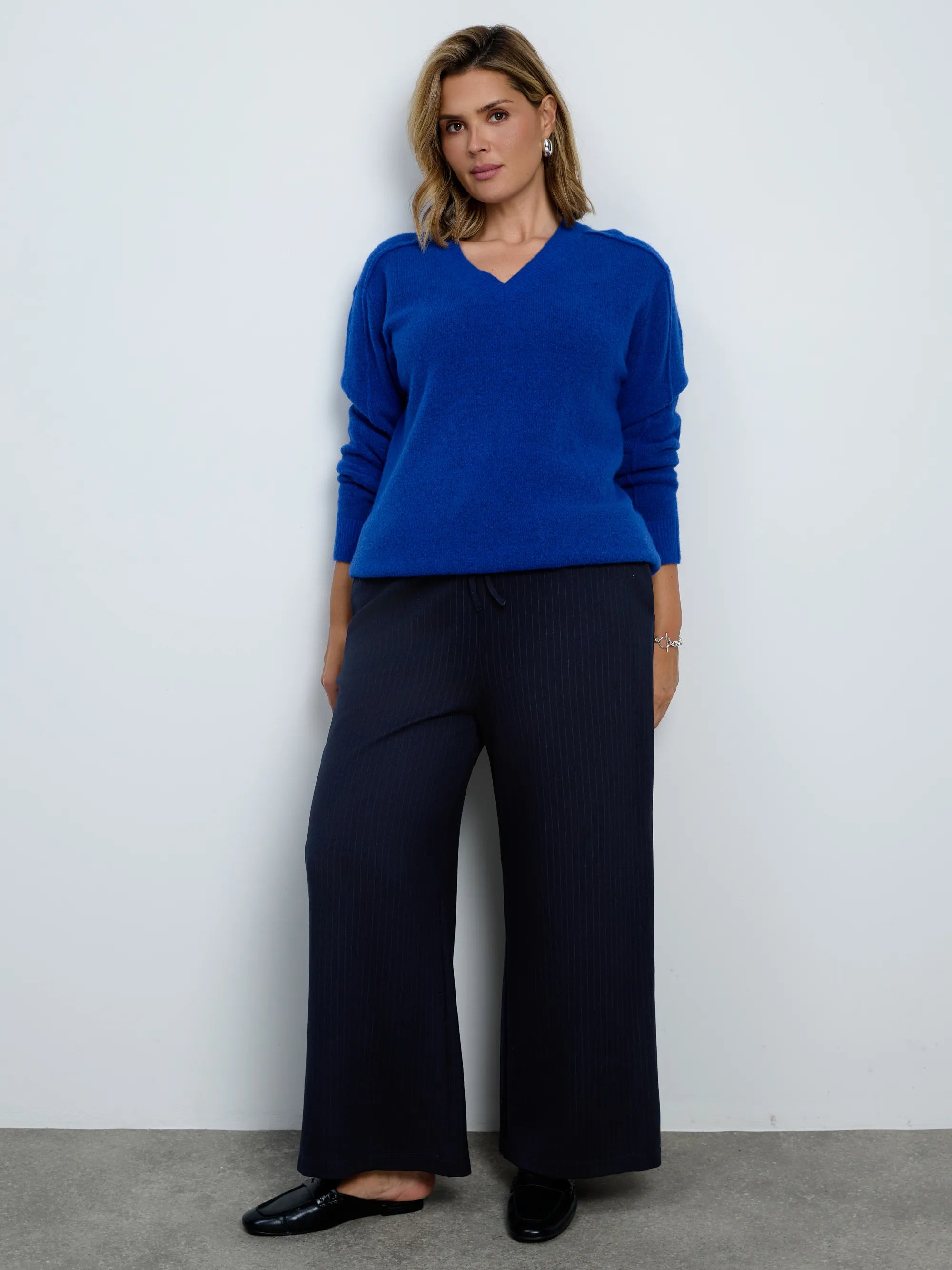 Plus size blue V-neck wool blend jumper