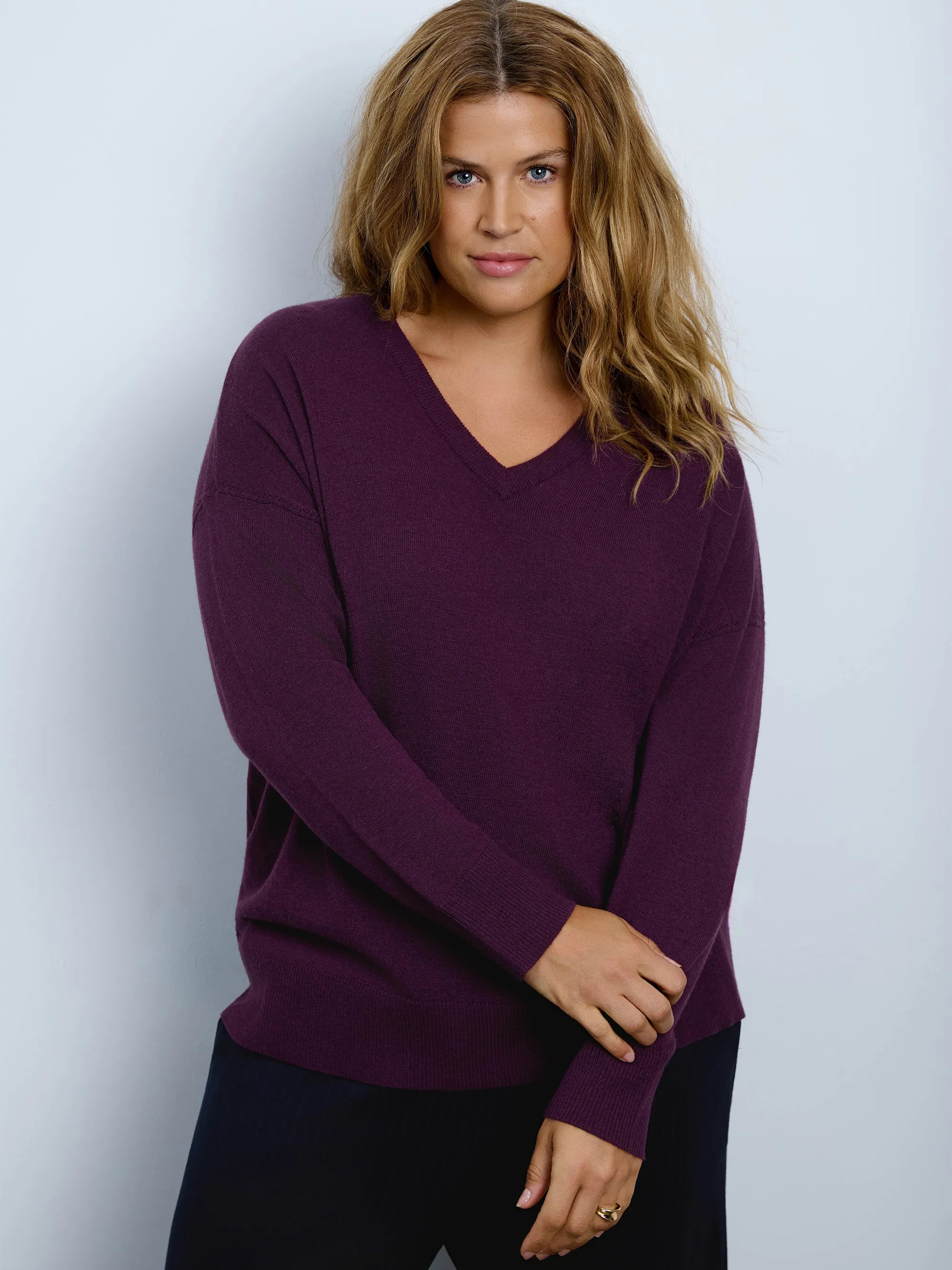 Port V-neck knitted jumper with long sleeves and a relaxed fit.
