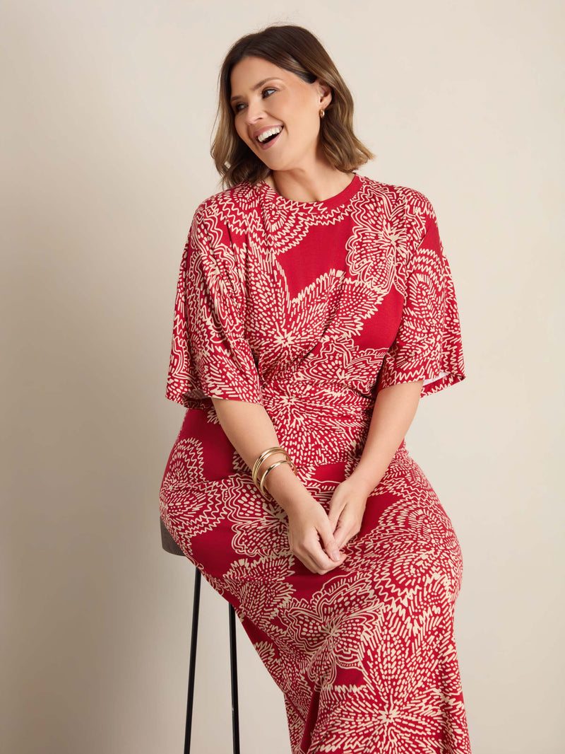 Plus size red print jersey maxi dress with gathered waist and side splits