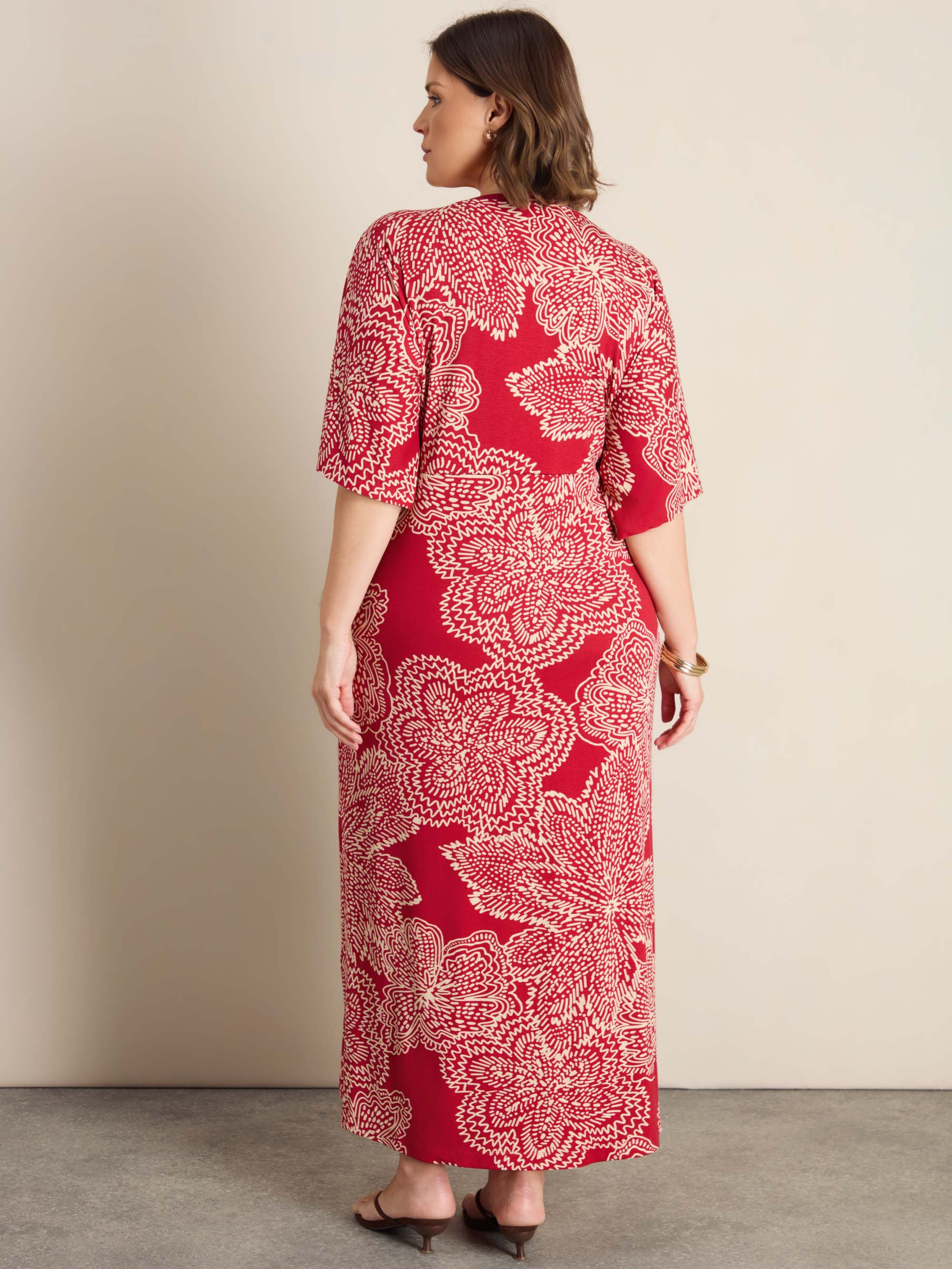 Plus size red print jersey maxi dress with gathered waist and side splits