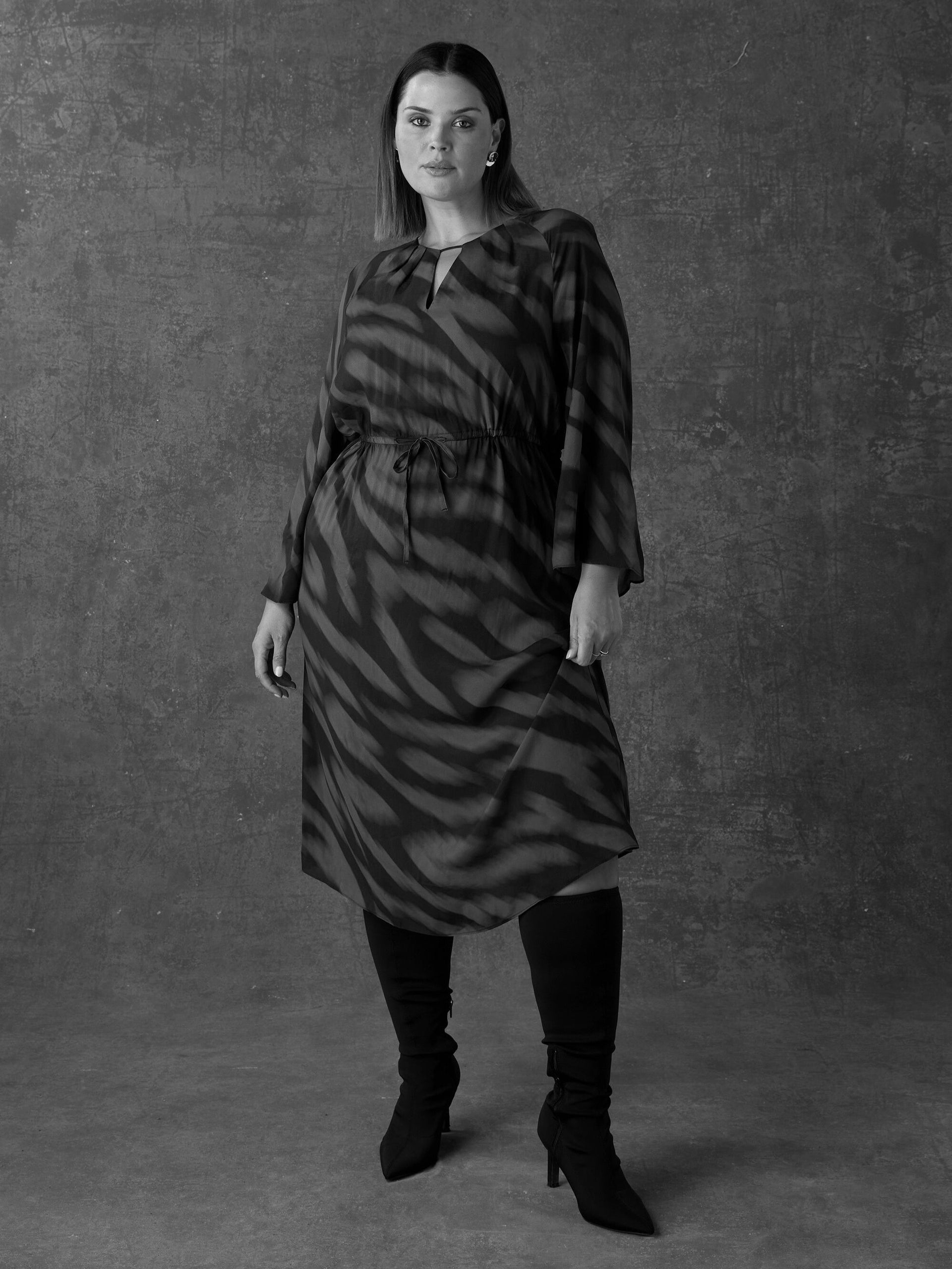 LIVE UNLIMITED Womens Pleated Animal Print Short Sleeve V Neck Wear To Work Top