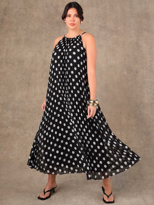 Plus size black and white spot print halter neck pleated maxi dress for occasionwear.