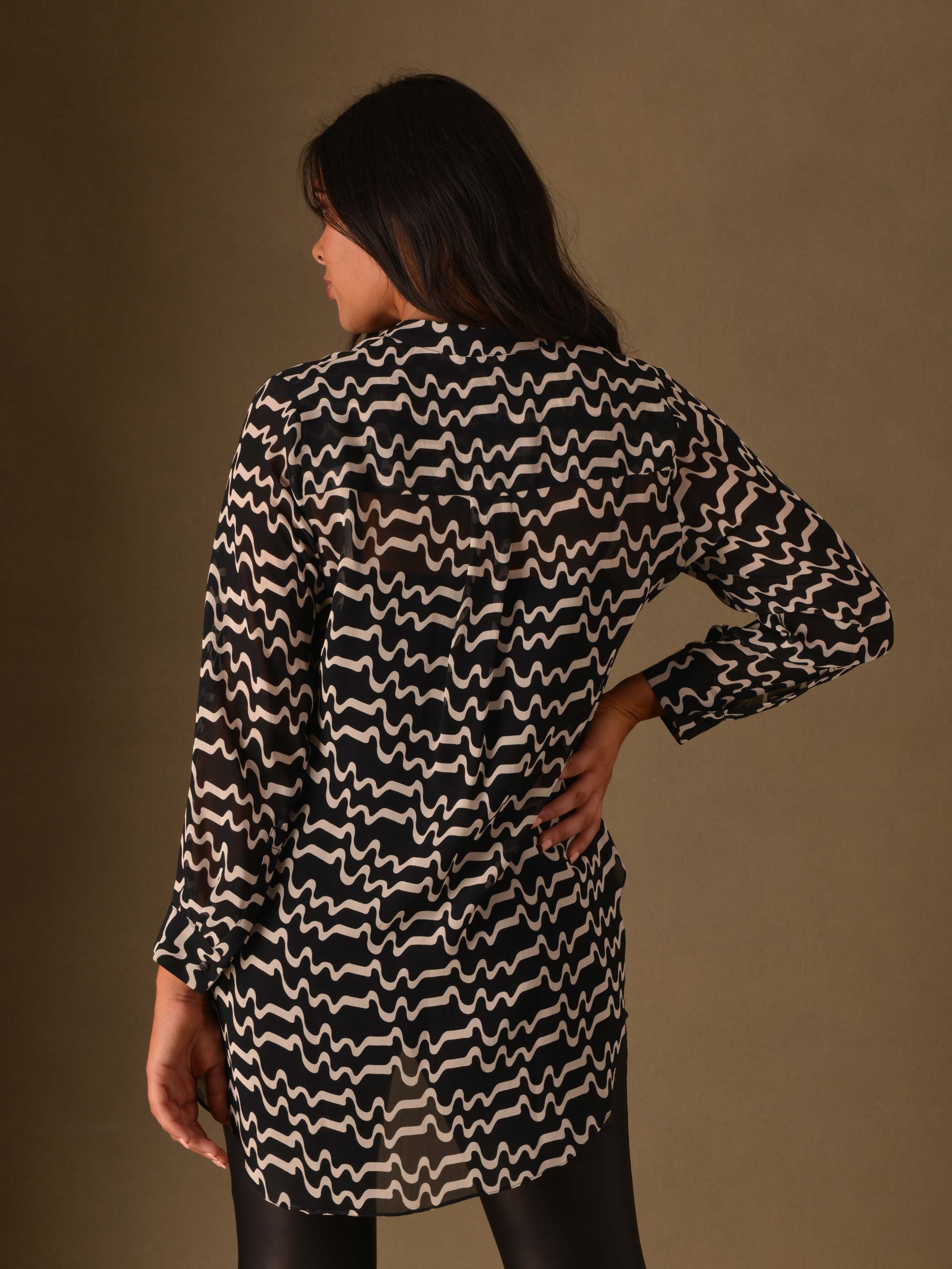 Black & White Wave Print Chuck On Shirt