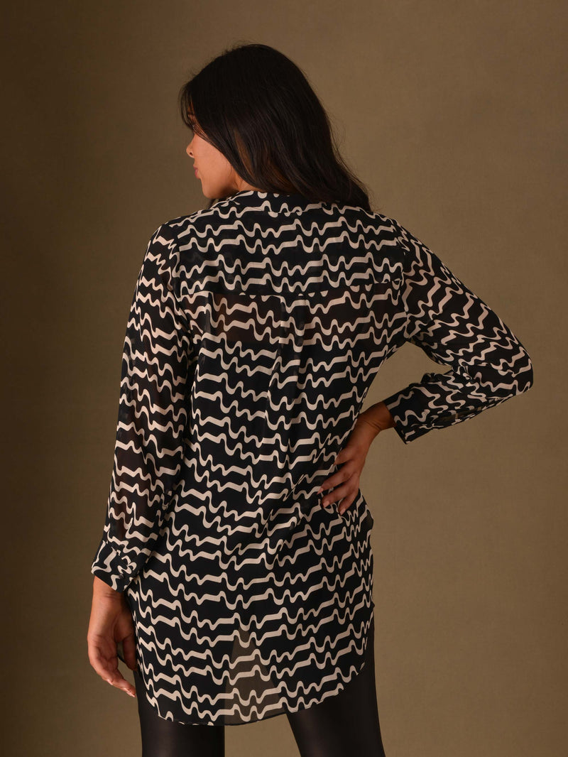 Black & White Wave Print Chuck On Shirt